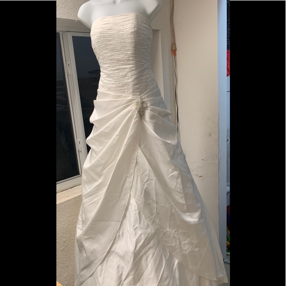 Women’s wedding  color Ivory David Brisdal 🌻🌻